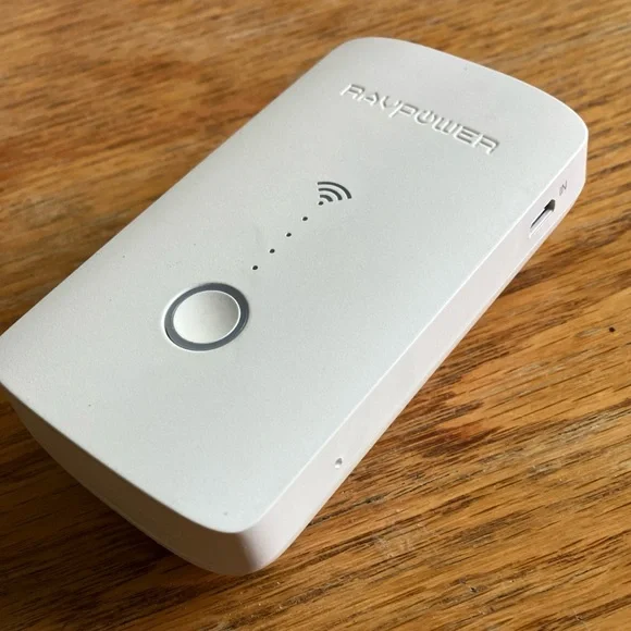 RAVPower FileHub, Travel Router AC750, Wireless SD Card
Reader - Picture 2 of 11